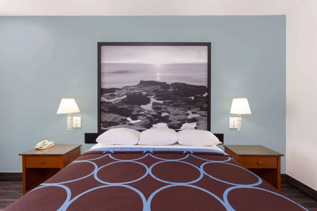 Super 8 by Wyndham El Cajon San Diego