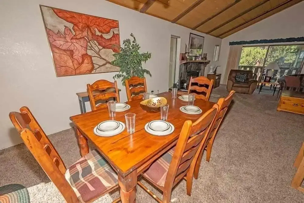 3407 Pine Hill 2 Bedroom Home by RedAwning