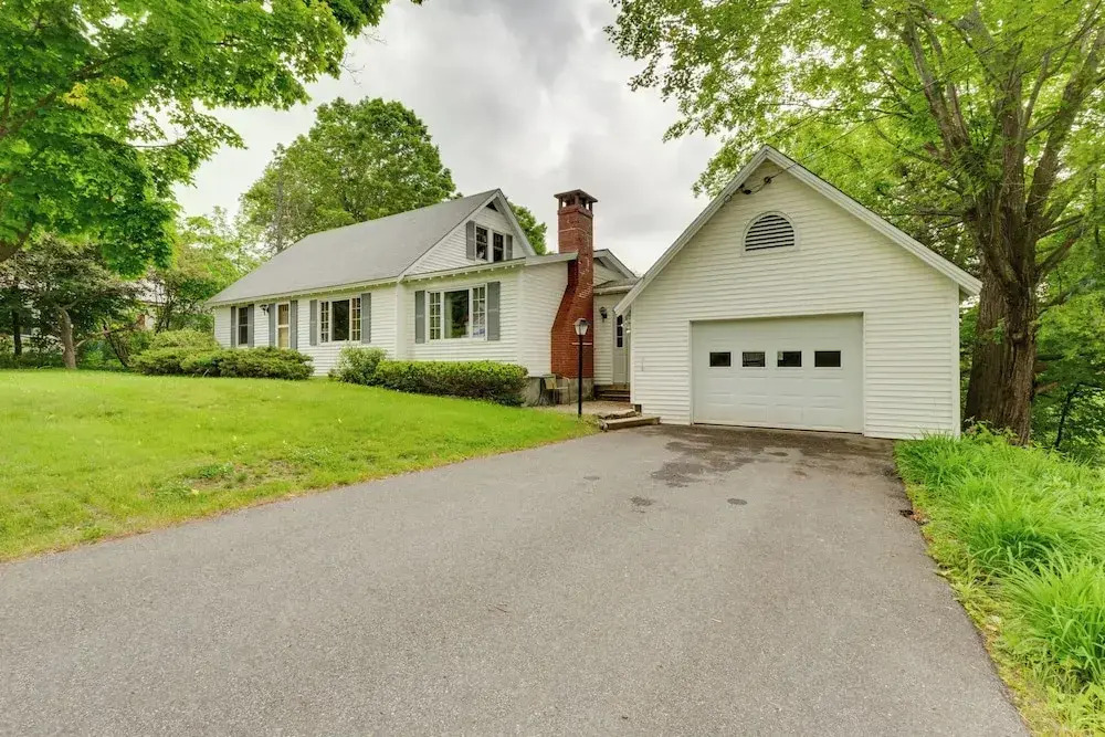Cape House in Farmington w/ Shared Outdoor Pool!