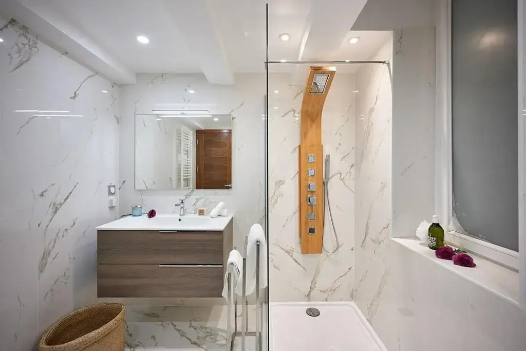 Sunlight Properties - Palme D Or - 2 Bedrooms, modern holiday rental apartment, hyper central