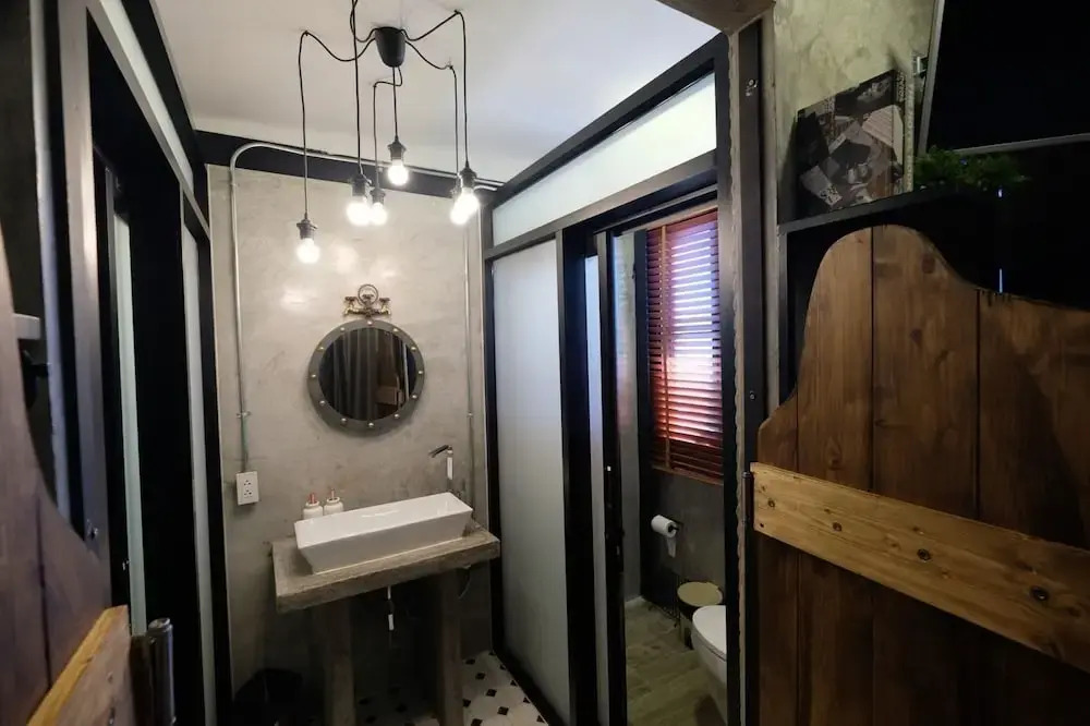 Kondee Cino Cafe and Glamping