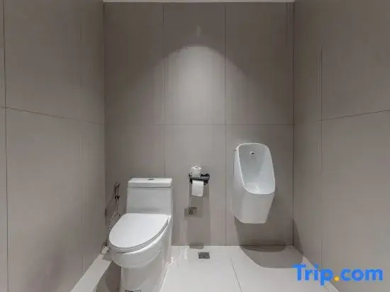 TML-4 bedroom 6 bathroom villa in Pattaya city (private KTV room + pool)