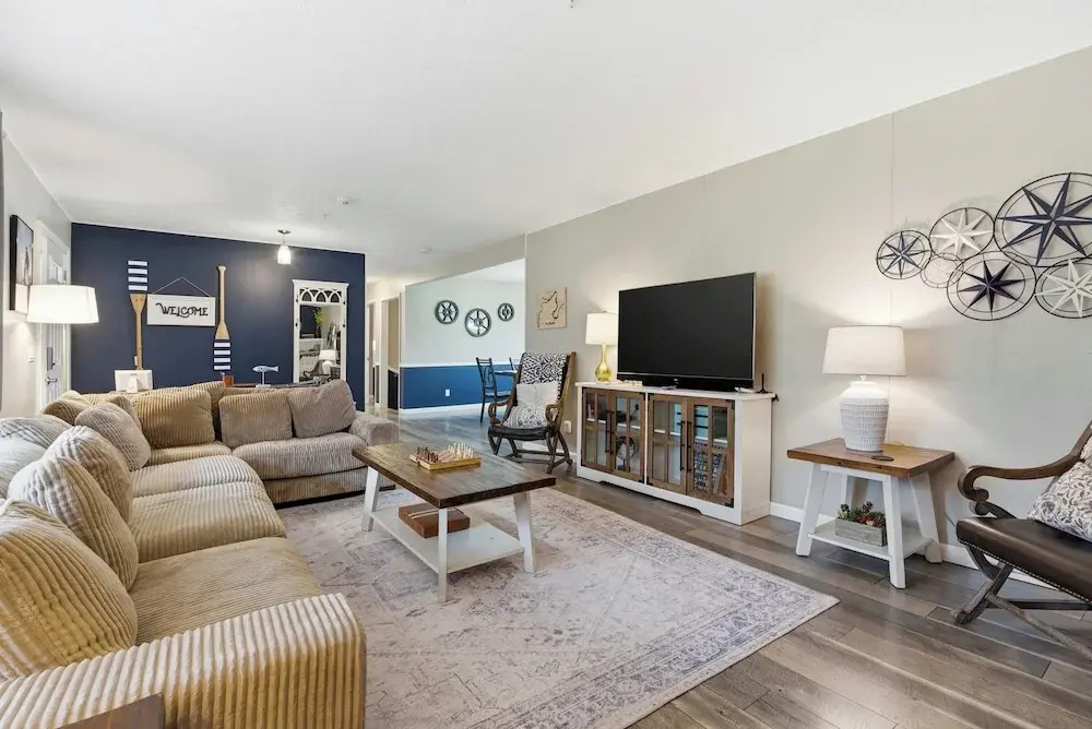 Branson Downtown Beauty - 4 BDR Home Sleeps 15