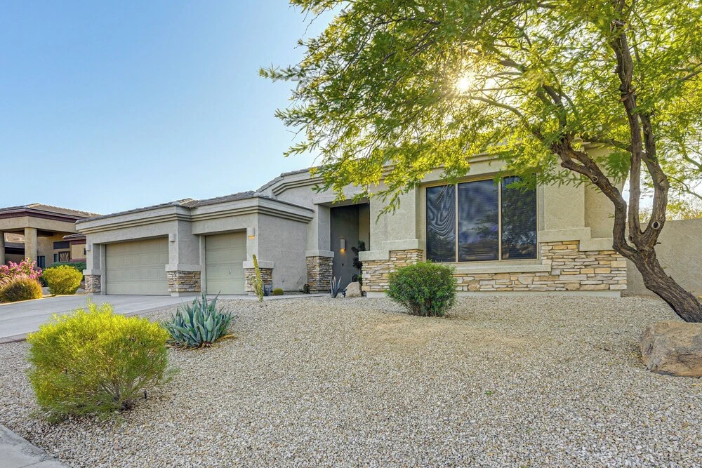 Outdoor Oasis: Spacious Family Escape in Goodyear!