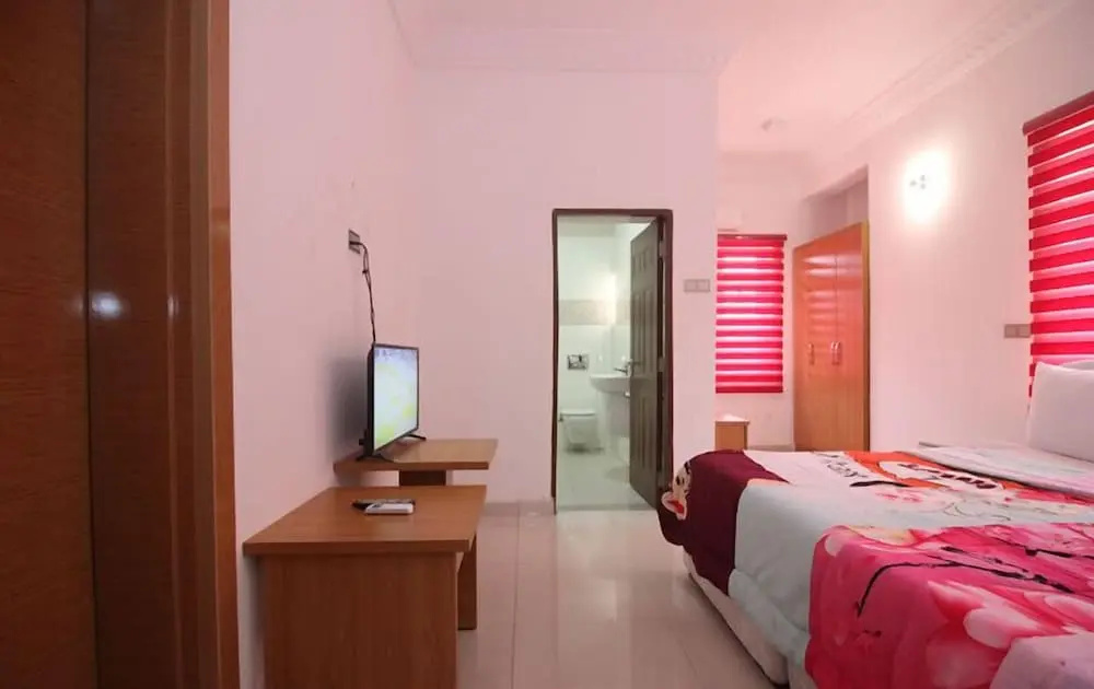Отель Roses Regency Suites