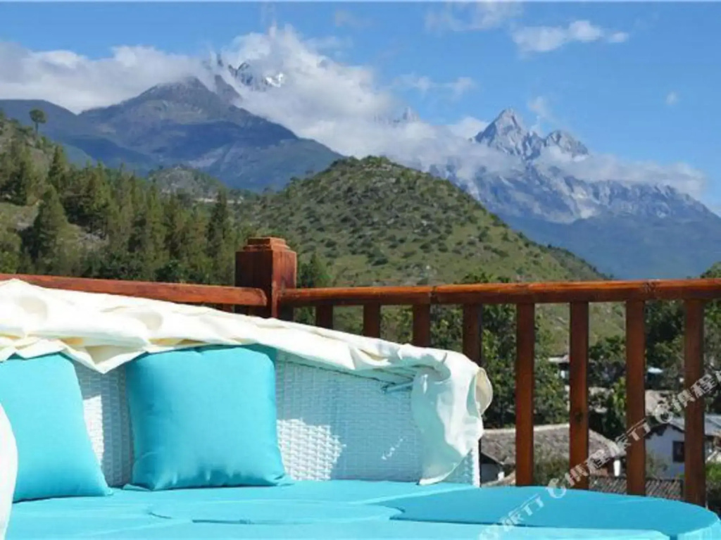 Manshan Caotang Snow Mountain Viewing Boutique Inn