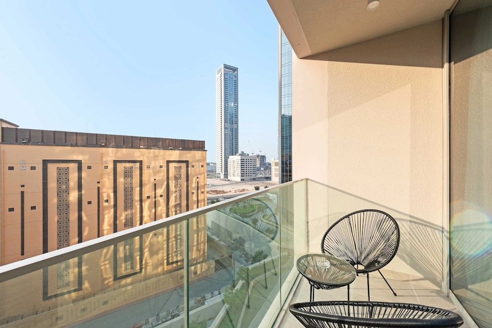 Downtown Apartment w Tower Pool Balcony