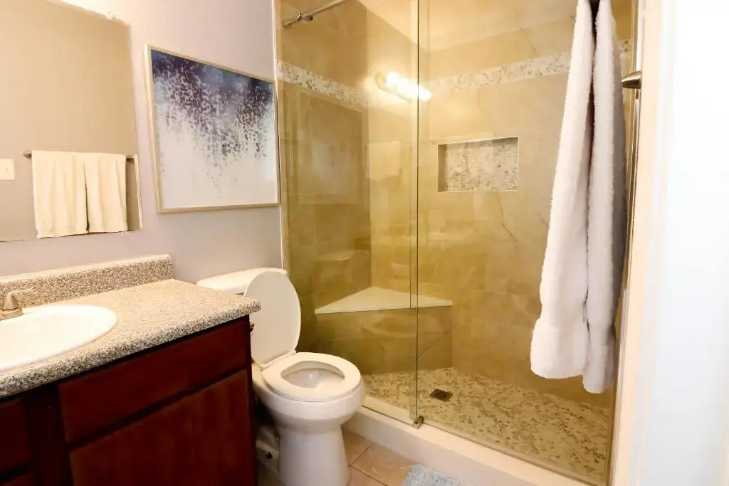 No Worries Just Renovated 2 bed 2 Bath at The Palms Washer and Dryer in Unit