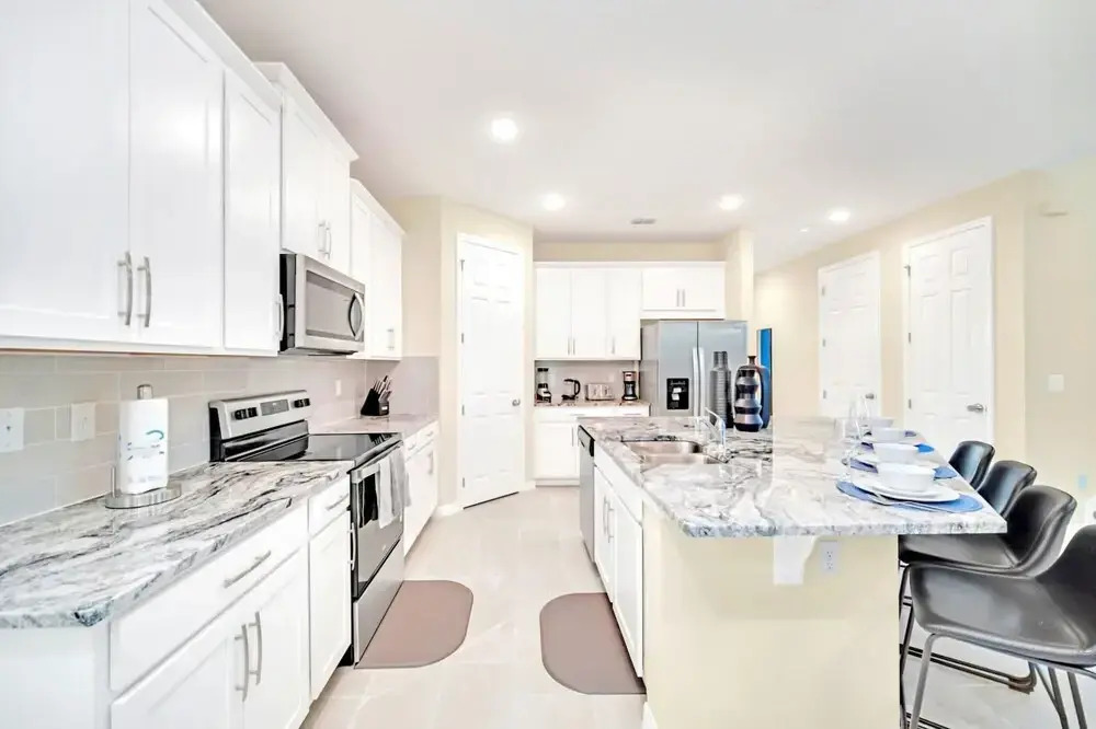 7BR Family Resort - Pool and Hot Tub Near Disney