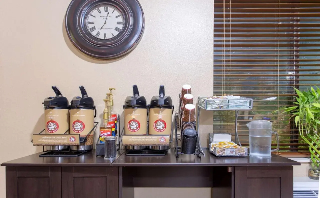Coratel Inn & Suites by Jasper Black River Falls, WI