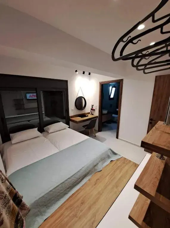Courtyard Luxury Suites Marianthi