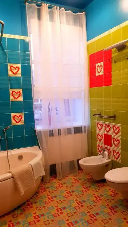 Fuksija House