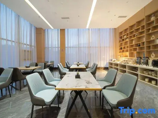 Yeste International Hotel (Guiyang Huaxi District Government Mingzhu Avenue Subway Station)
