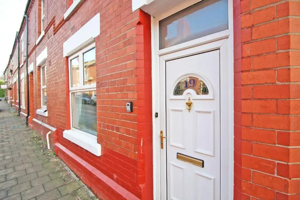 Close to the City, Classic Chester Home to sleep 6