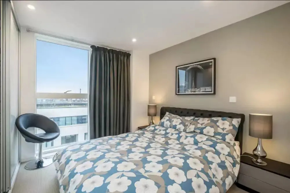 Central & Modern 2 Bedroom Old Street Flat