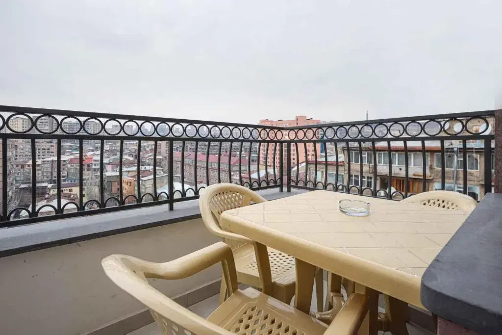 Stay Inn Apartments at Mashtots avenue 33-1