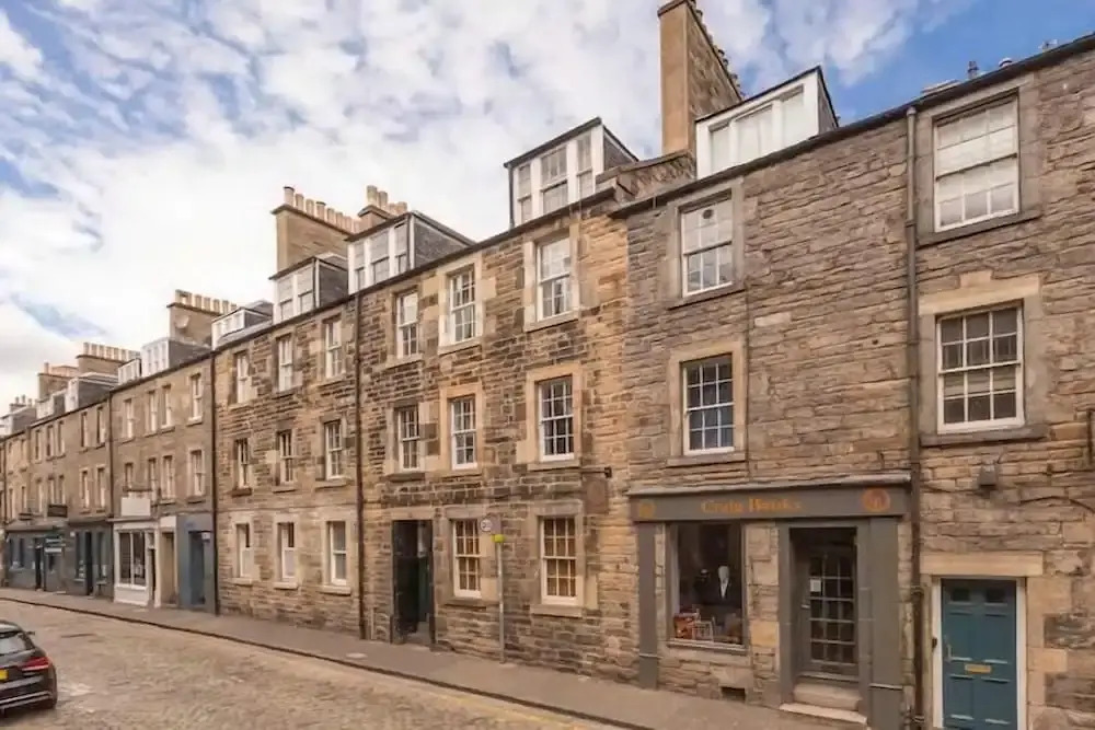 JOIVY Thistle Street Luxury Apt in the Heart of the City