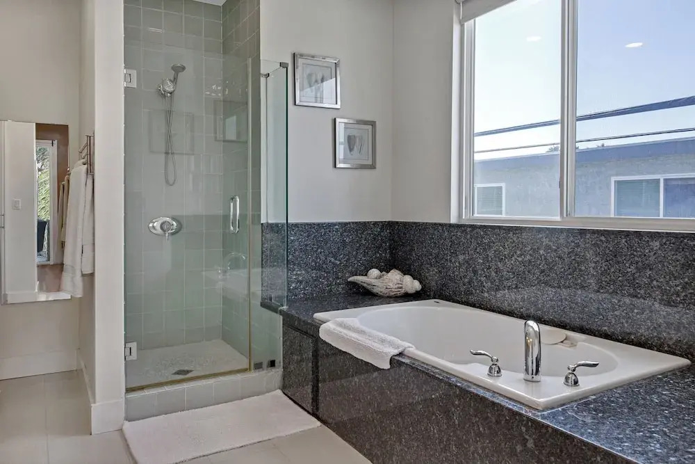 Ocean-view Oasis W/ Rooftop Deck - Steps To Beach 3 Bedroom Home