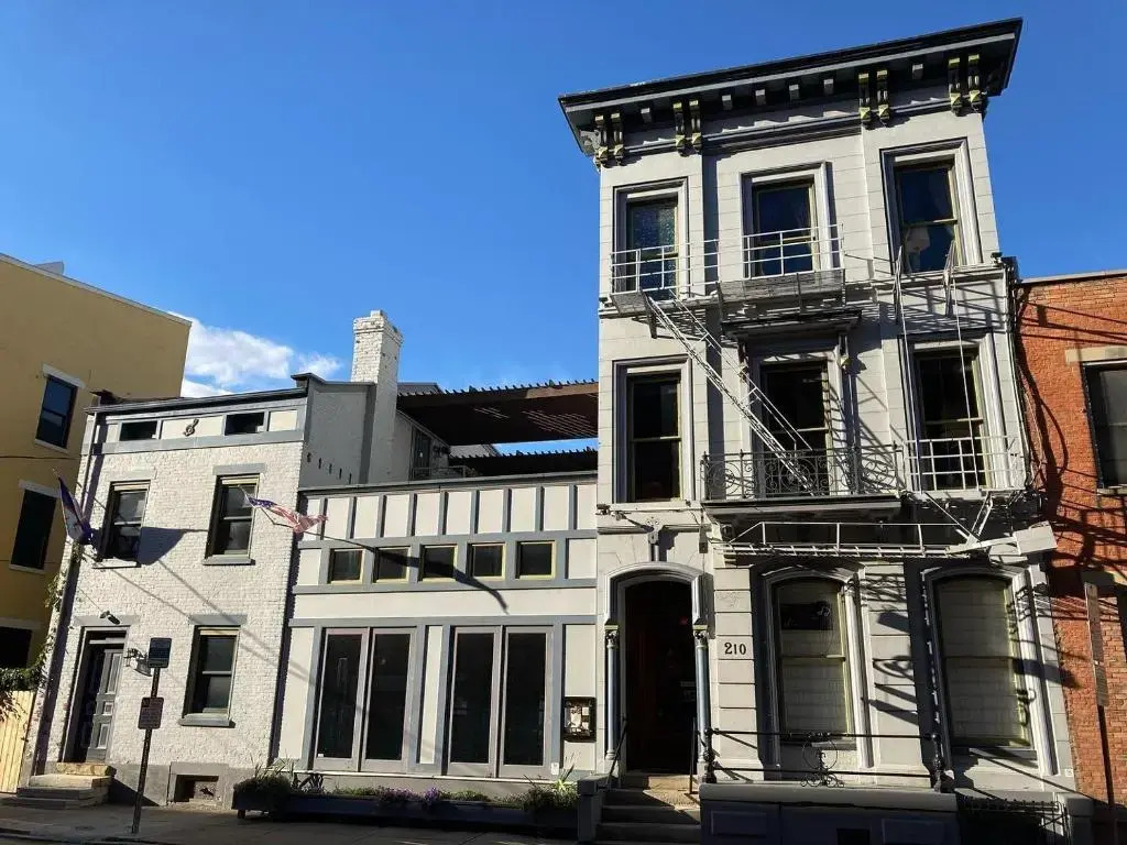 Symphony Hotel & Restaurant