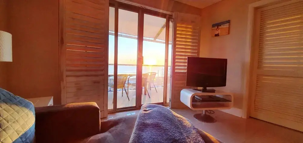 The White Pearl Apartment Direct Ocean Views Top Floor