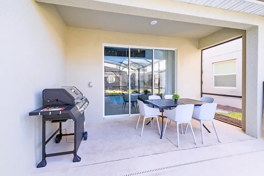 Family-friendly Villa w Pool, Hot Tub & Games Room
