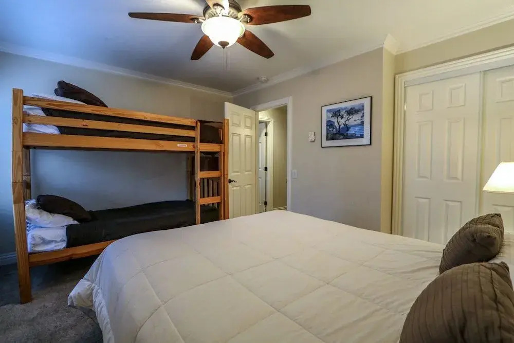 Horizons 4 165 Updated Condo, Walk to Town, On Shuttle Route to Lodges by RedAwning