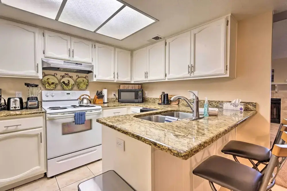 Gilbert Townhome w/ Easy Access to Phoenix!