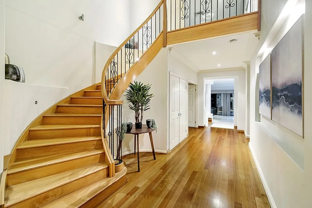 Stunning Lake Front House Amalfi Drive