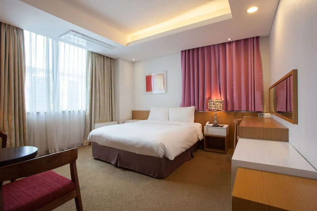 Hotel Pharos