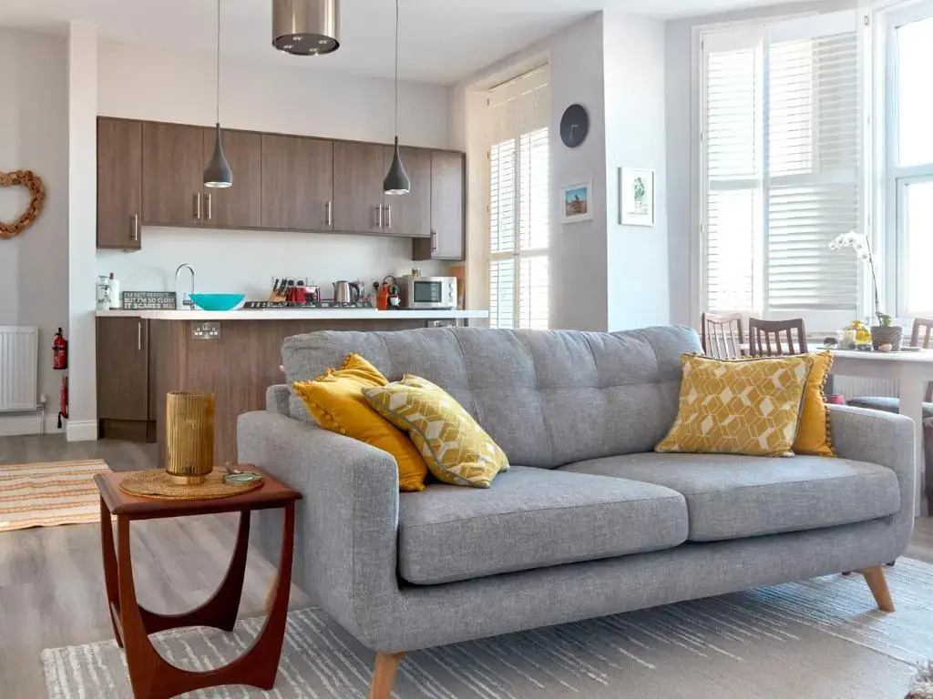Spacious beach front apartment with stunning sea views