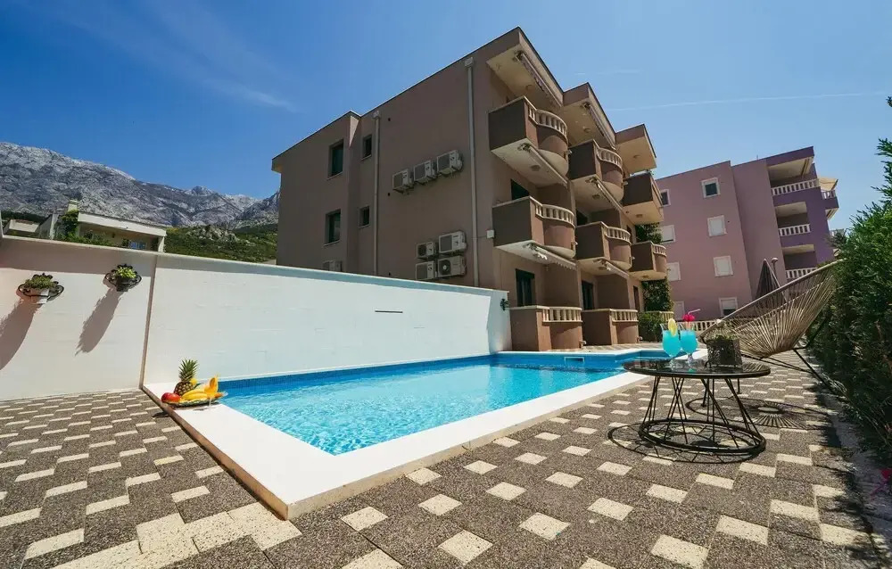 Beautiful Apartment in Promajna With Wifi, Outdoor Swimming Pool and Swimming Pool