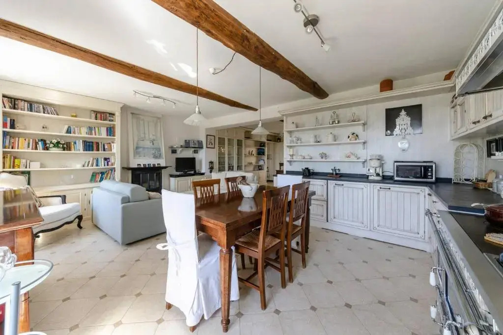 ALTIDO Lovely Apt for 4, with SeaView Moments from Beach
