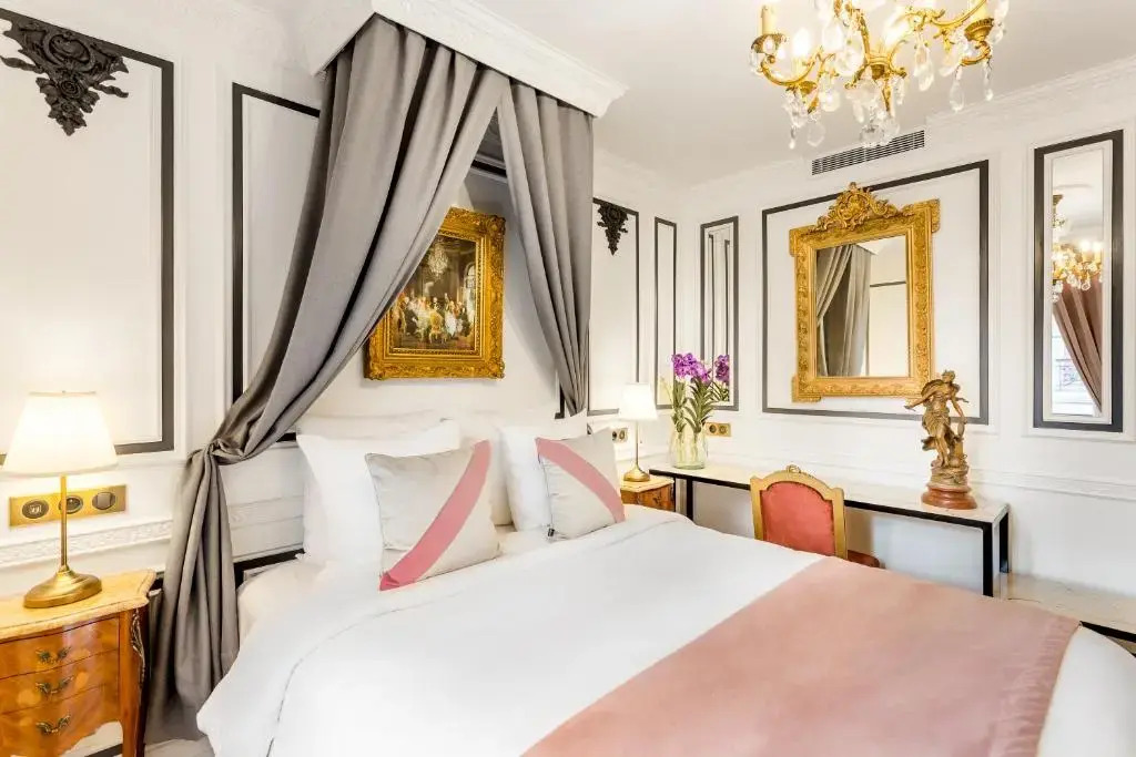 Luxury 4 Bedroom 2.5 Bathroom Apartment - Champs Elysees - With AC