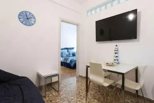 Lovely apt in Metaxourgio Center
