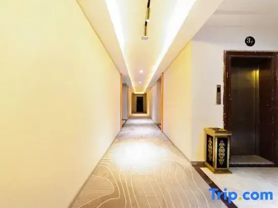 Yong Zhu Qi Ju Xi Jing Hotel (Ganzi Hongjun Road white pagoda park Branch)