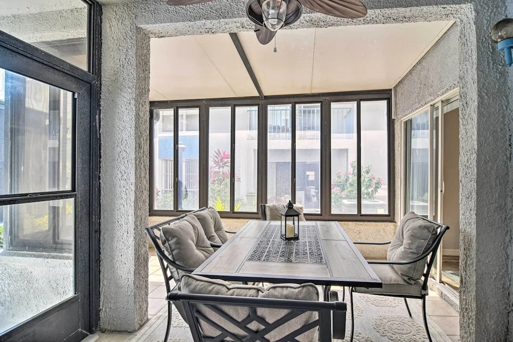 Elegant FL Condo w/ Pool: Walk to Madeira Beach!