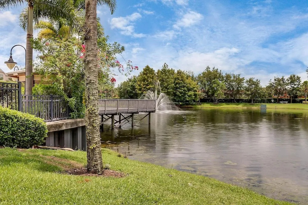 Cozy Apartment Only Miles From Disney Community Pool And Jacuzzii