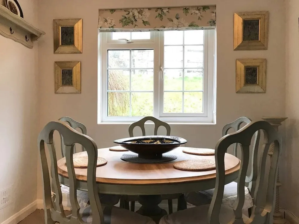 Bumble Bee Cottage