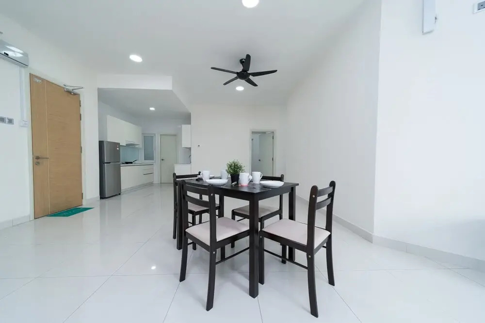 Crest Jalan Sultan Ismail by OYO Rooms