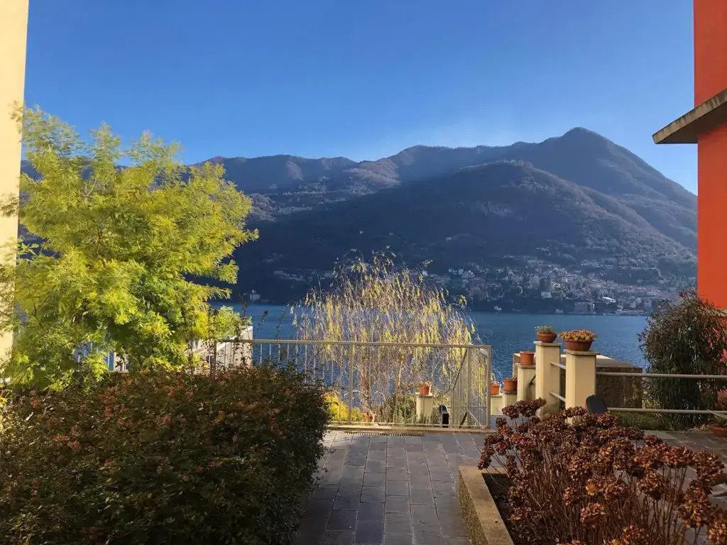 Carate 16 apartment with balcony & lake view