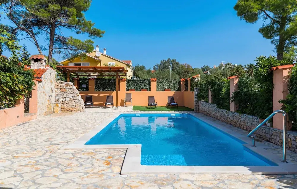 Awesome Home in Jadrija With Wifi and 2 Bedrooms