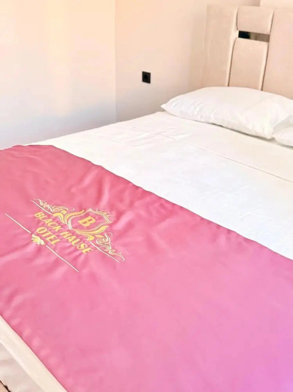 Black House Otel Turi̇zm