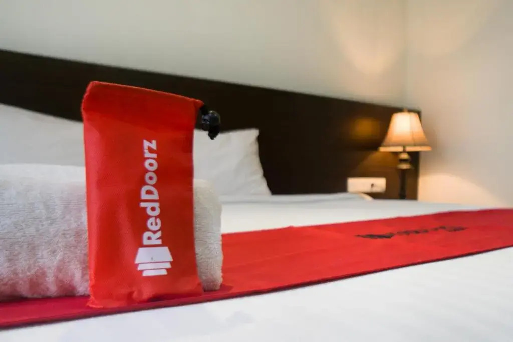 RedDoorz Plus @ Cameloan Hotel Palu