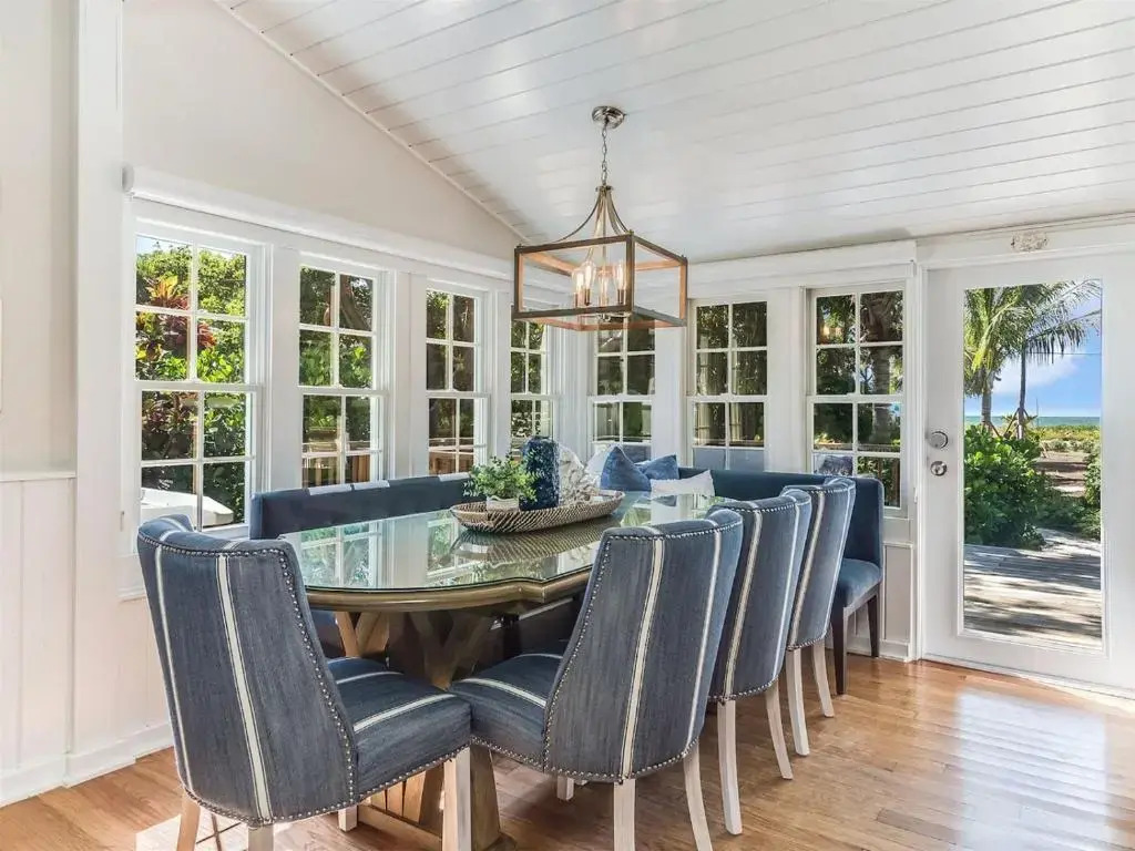 Captiva Charm