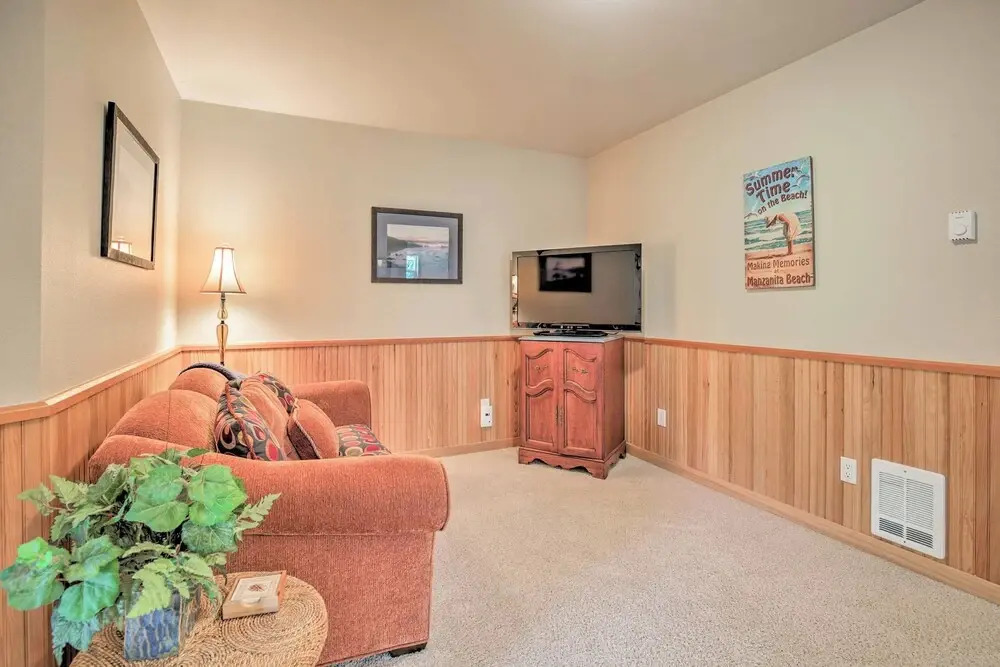 Spacious Family Townhome: Walk to Beach & Downtown