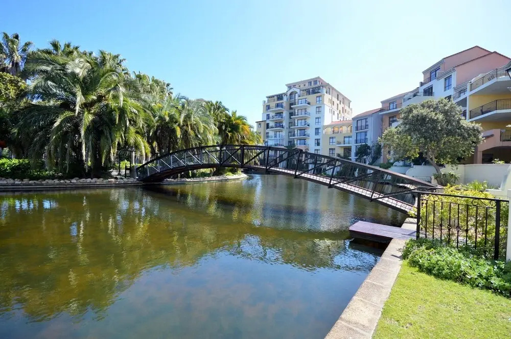 Island Club Hotel & Apartments
