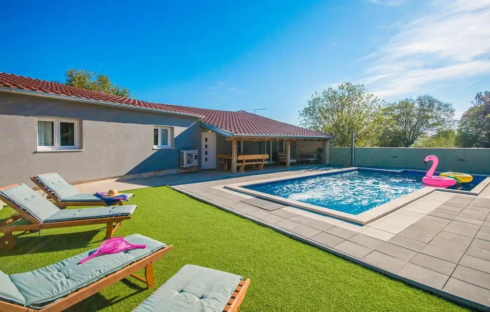 Amazing Home in Pakostane With 2 Bedrooms, Wifi and Outdoor Swimming Pool