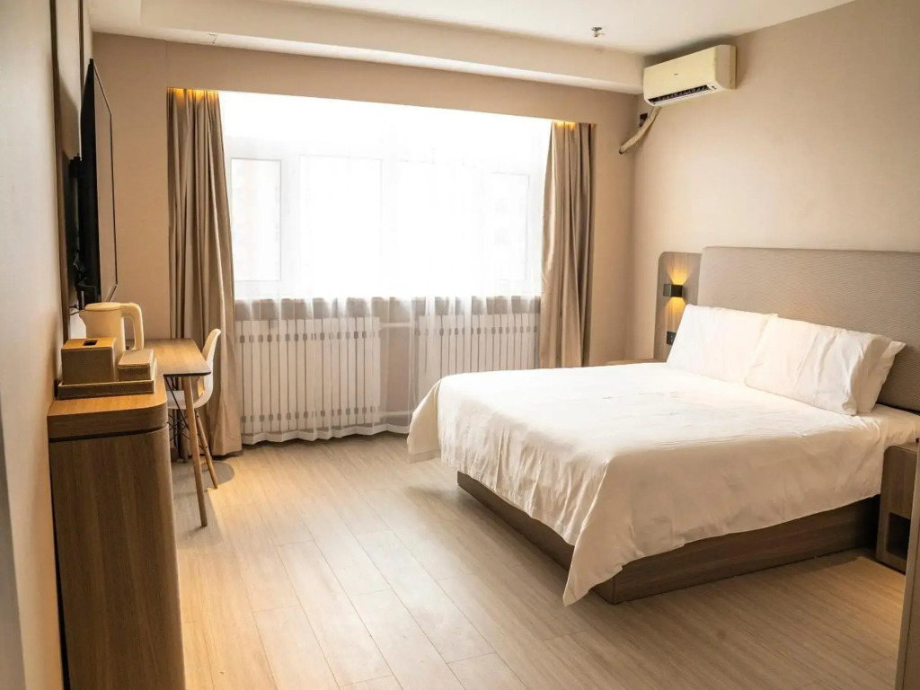 HanTing Hotel (Zhalantun Qinghe Furniture Plaza)