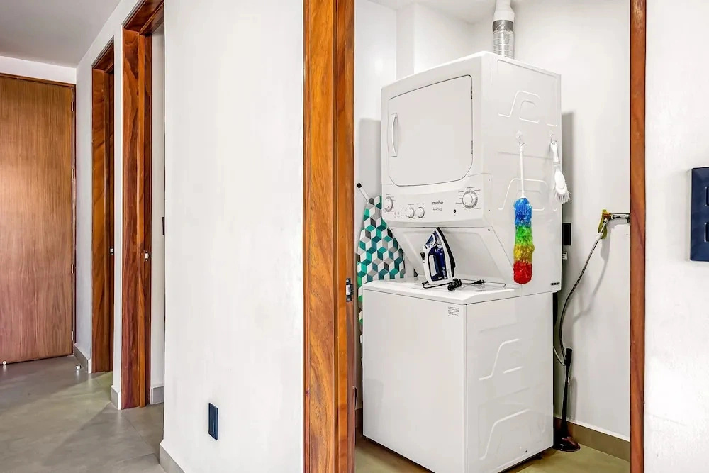 2nd-floor Condo With Heated Outdoor Pool, Grills, Balcony, W/d, AC