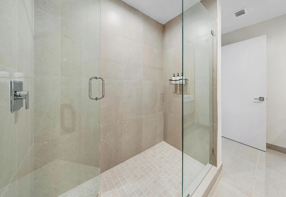 Elite 1BR & Rooftop Pool in Miami